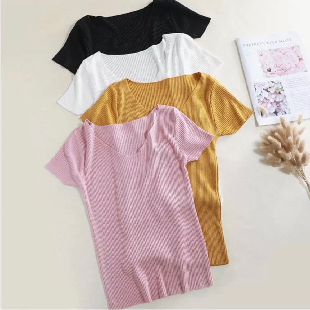 V-neck knot crop tee